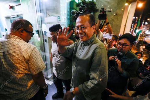 DATUK SERI DR AHMAD SAMSURI MOKHTAR