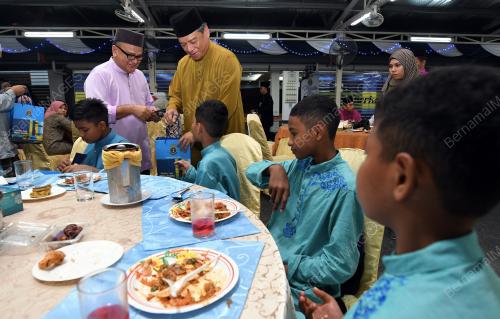 KL39_08062018_IFTAR_BN201806070399