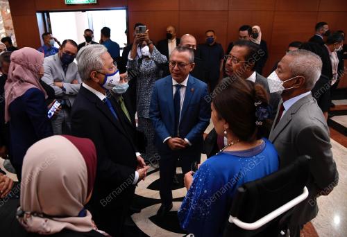 DATUK SERI ISMAIL SABRI YAAKOB