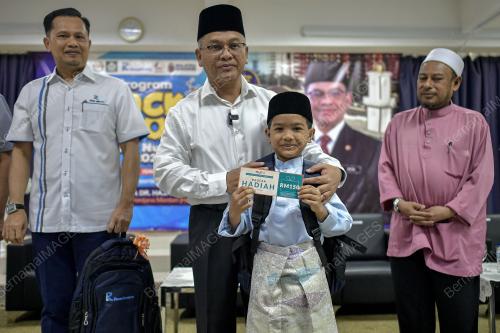 DATUK DR MOHD NA'IM MOKHTAR