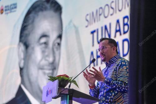 DATUK DR ASYRAF WAJDI DUSUKI