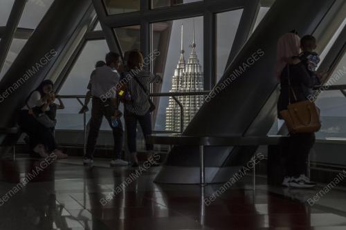 DI MENARA KUALA LUMPUR