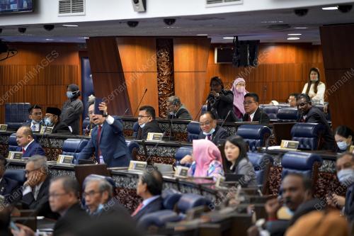 PERSIDANGAN PENGGAL KETIGA MAJLIS PARLIMEN KEEMPAT BELAS