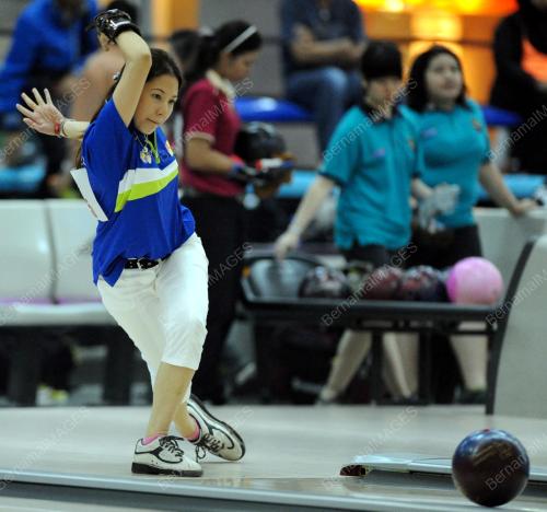 KL39_14032012_BOWLING