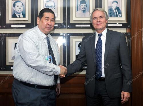 KL39_14062013_AFP