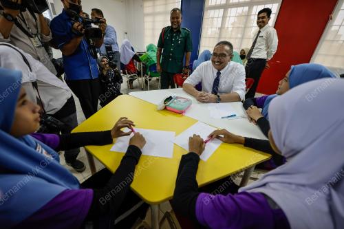DATUK SERI HISHAMMUDDIN TUN HUSSEIN
