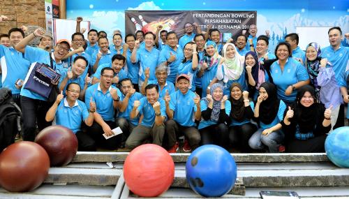 KL39_14102016_BOWLING