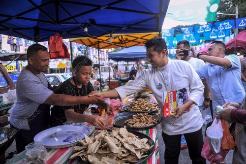 KL39_18052004_GOMBAK