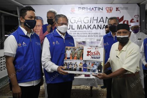 DATUK SERI MUSTAPA MOHAMED