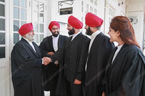 KL39_19062014_LAWYER_S_FAMILY