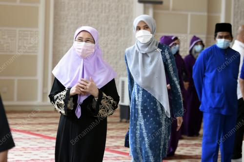 TUN RAHAH MOHAMED NOAH