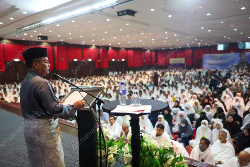 DATUK DR MOHD NA'IM MOKHTAR