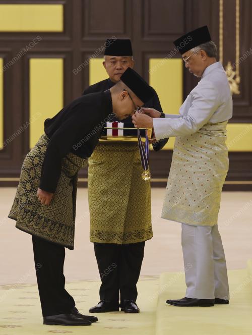 AL-SULTAN ABDULLAH RI'AYATUDDIN AL-MUSTAFA BILLAH SHAH