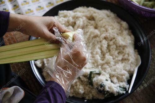 PROSES PENYEDIAAN KETUPAT PALAS