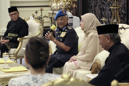 AL-SULTAN ABDULLAH RI'AYATUDDIN AL-MUSTAFA BILLAH SHAH