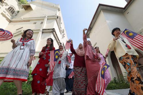 KIBARKAN JALUR GEMILANG