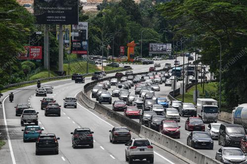 TINJAUAN ALIRAN TRAFIK LEBUHRAYA KARAK