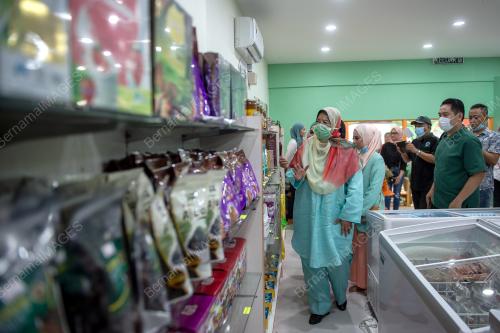 ZURAIDA KAMARUDDIN