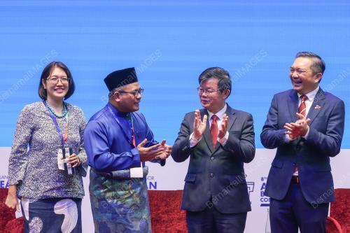 DATUK SERI AMIRUDIN SHARI