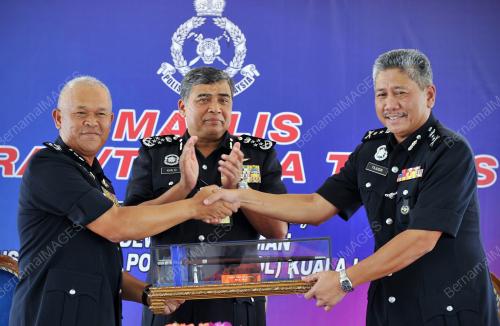 KL39_27062014_POLIS
