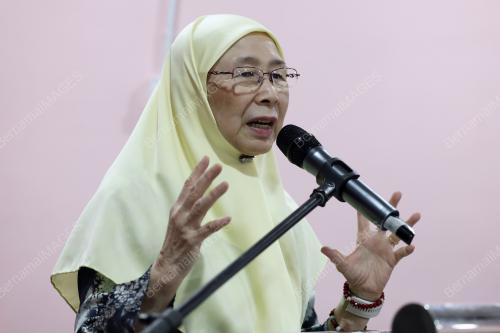 DATUK SERI DR WAN AZIZAH WAN ISMAIL