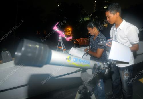 KL39_28112012_GERHANA_BULAN