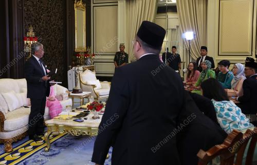 AL-SULTAN ABDULLAH RI'AYATUDDIN AL-MUSTAFA BILLAH SHAH