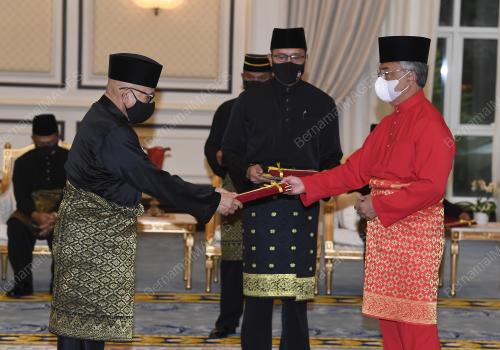 AL SULTAN ABDULLAH RIAYATUDDIN AL MUSTAFA BILLAH SHAH