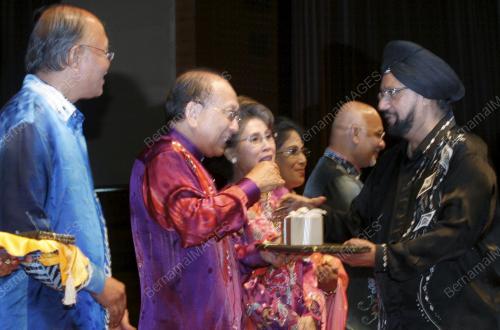 DATUK SERI DR RAIS YATIM