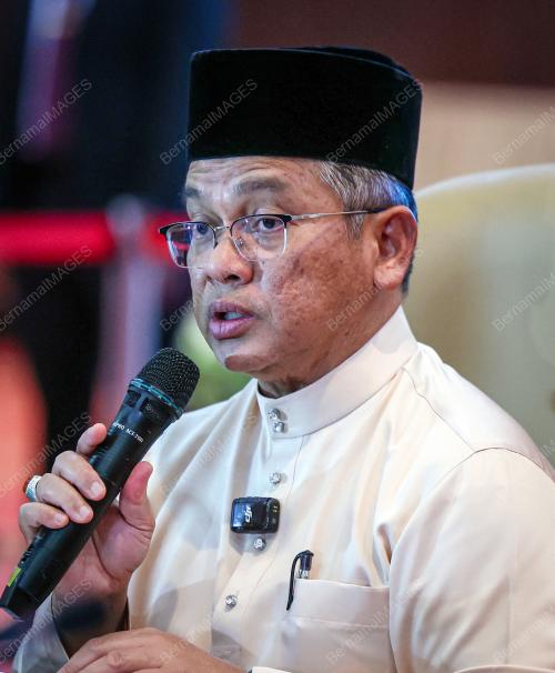 DATUK DR. MOHD NA'IM MOKHTAR