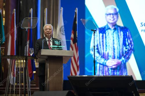 DATUK SERI ISMAIL SABRI YAAKOB