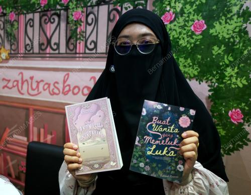 NUR ZAHIRAH ZAMREE