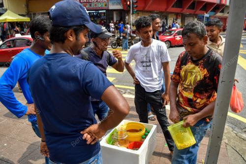 TINJAUAN WARGA ASING JALAN SILANG