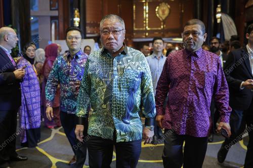 DATUK SERI TIONG KING SING