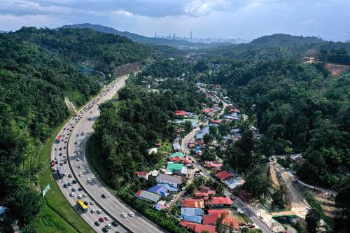ALIRAN TRAFIK MENGHALA PUSAT BANDAR