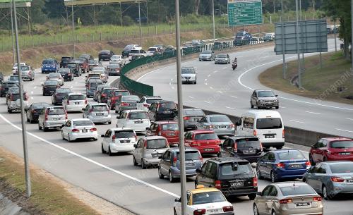 KL40_02022014_TRAFFIC1