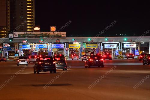 TINJAUAN TRAFIK PLAZA TOL SUNGAI BESI