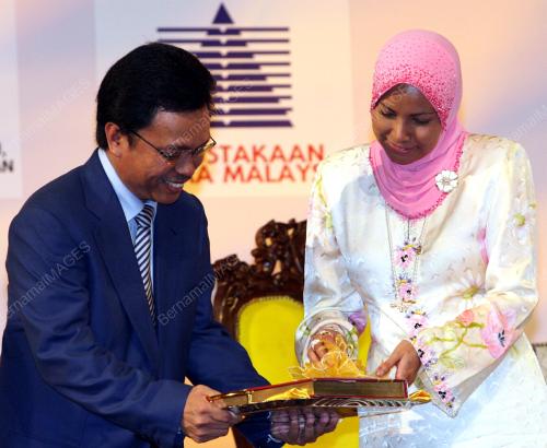 TUANKU NUR ZAHIRAH