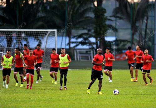 KL40_02112013_BOLA