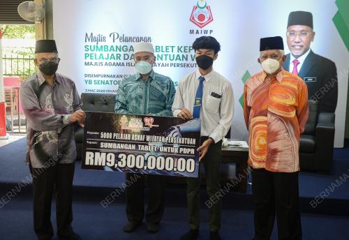 SENATOR DATUK IDRIS AHMAD