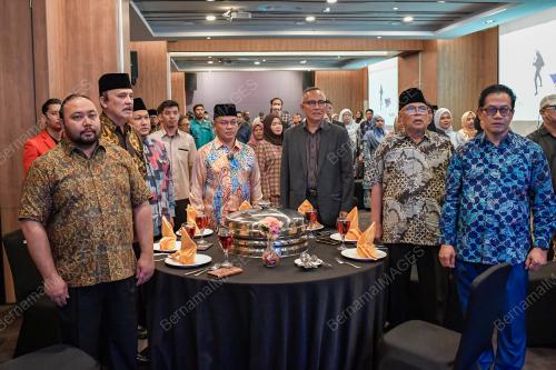 DATUK DR MOHD NA'IM MOKHTAR