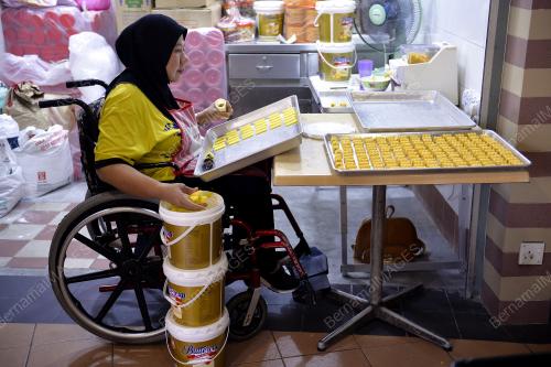 KL40_04062018_BISKUT_RAYA