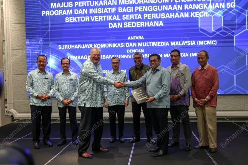 FAHMI FADZIL
