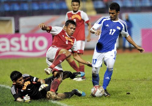 KL40_06112012_BOLA