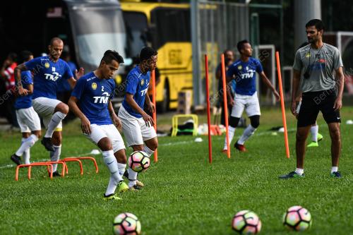 KL40_06112017_LATIHAN_BN201711030325