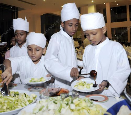 KL40_09082012_IFTAR_BERNAS