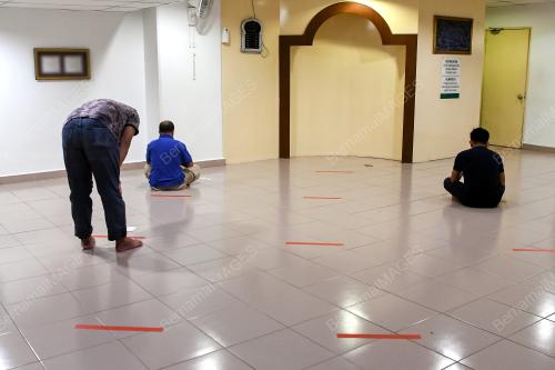 TINJAUAN SURAU DI PUSAT BELI BELAH