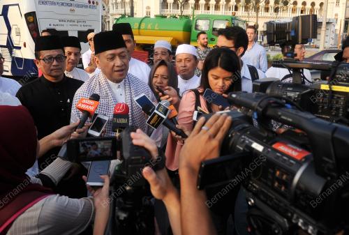 KL40_11062017_NAZRI_IFTAR_BN201706096481