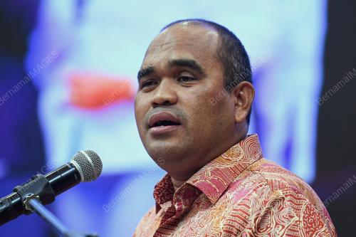 DATUK DR AZMAN YUSOFF