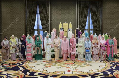 TUNKU AZIZAH AMINAH MAIMUNAH ISKANDARIAH 
